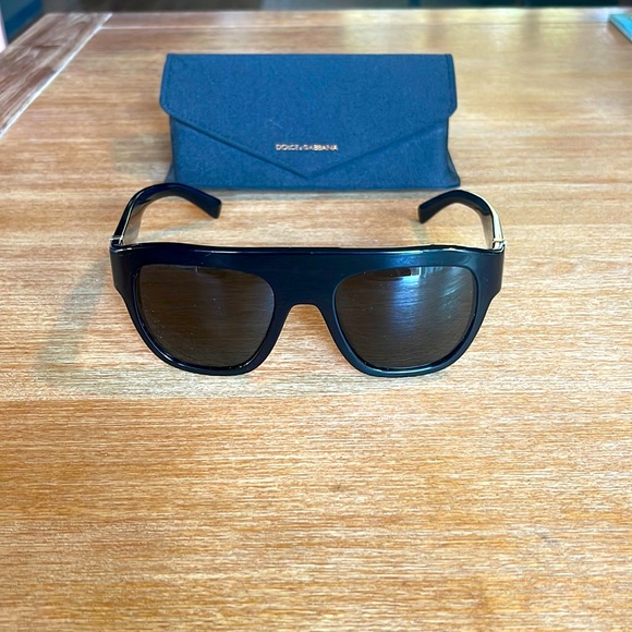 New Dolce & Gabbana black sunglasses - Picture 1 of 3
